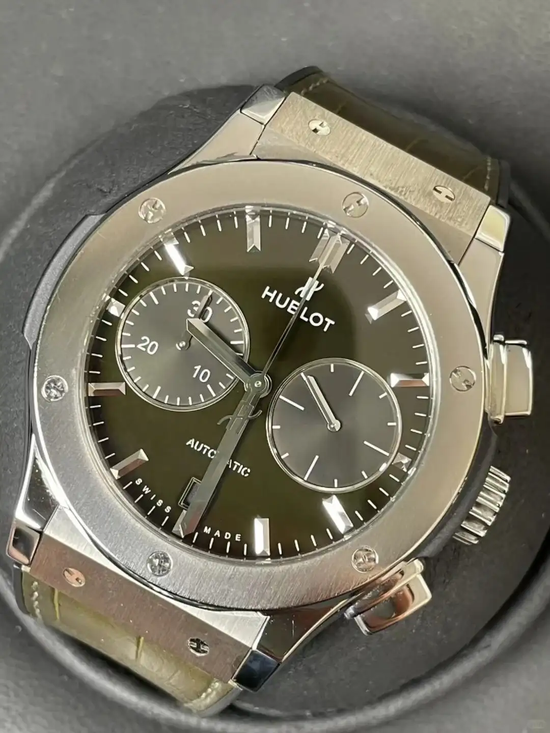Hublot Classic Fusion Men Automatic Green Alligator Watch 541.NX.8970.LR