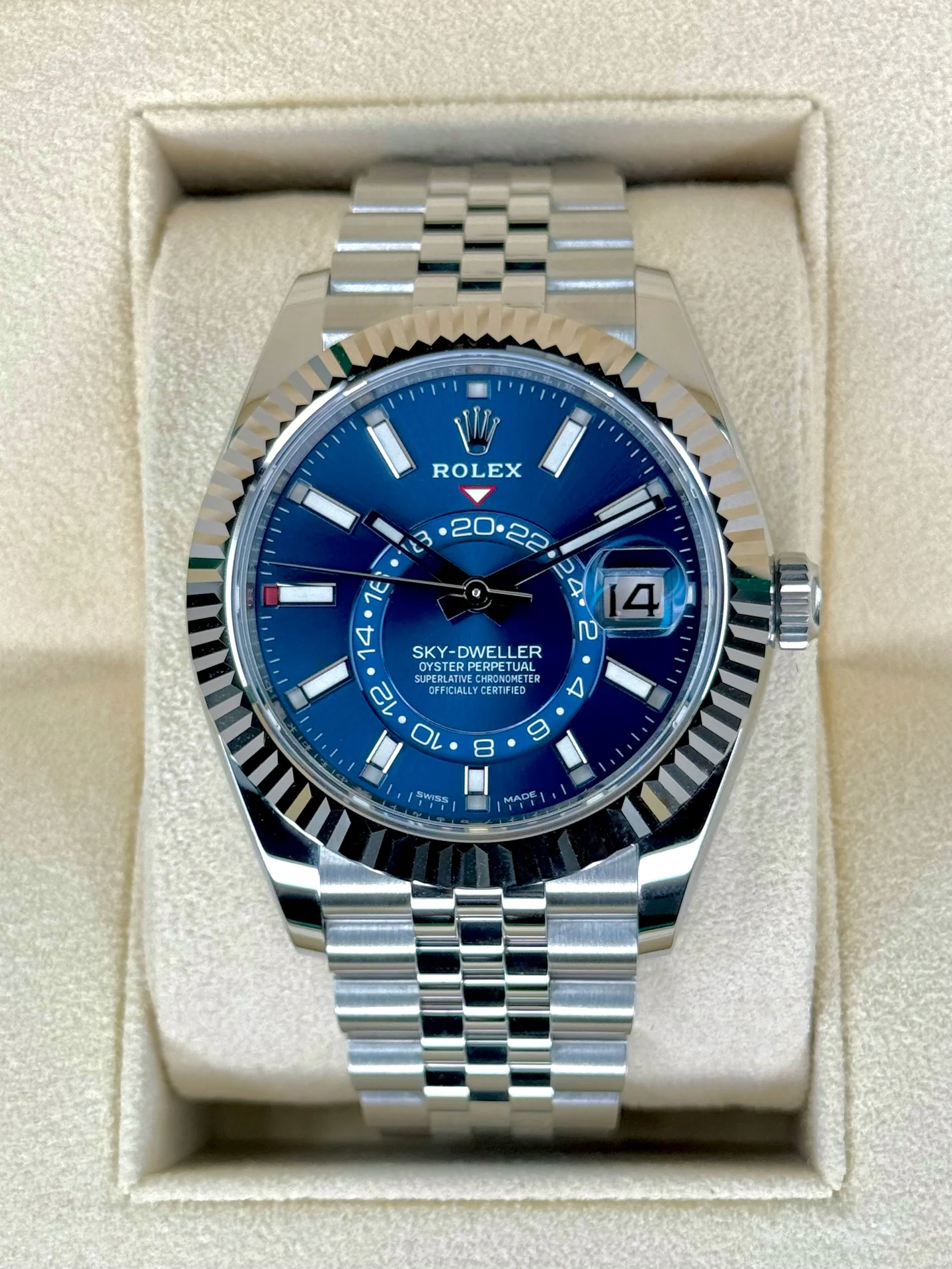 Superclone Rolex Sky-Dweller 42 mm Bright blue Dial 336934 Jubilee