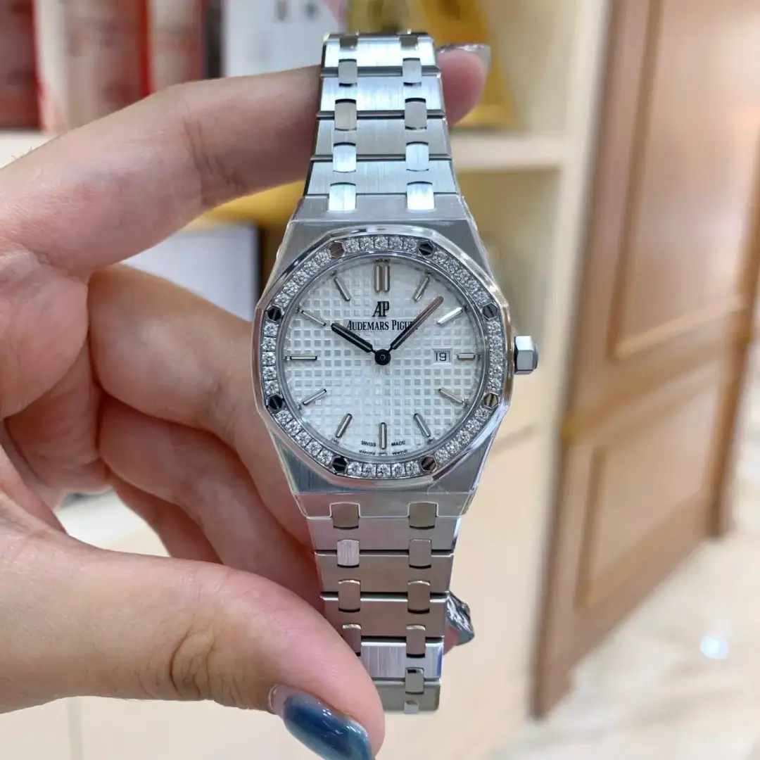 Audemars Piguet Royal Oak Quartz Silver 67651ST.ZZ.1261ST.01
